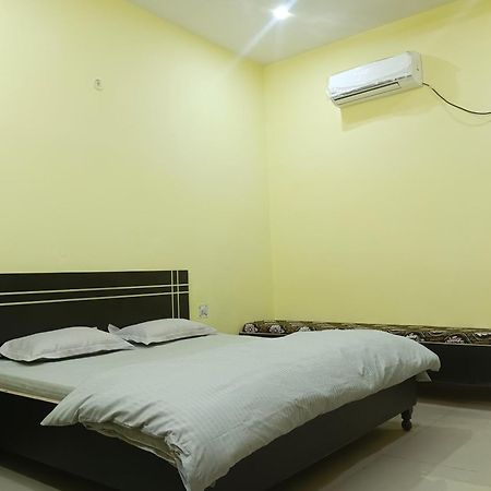 G G Multi Complex Hotel มีรัท ภายนอก รูปภาพ