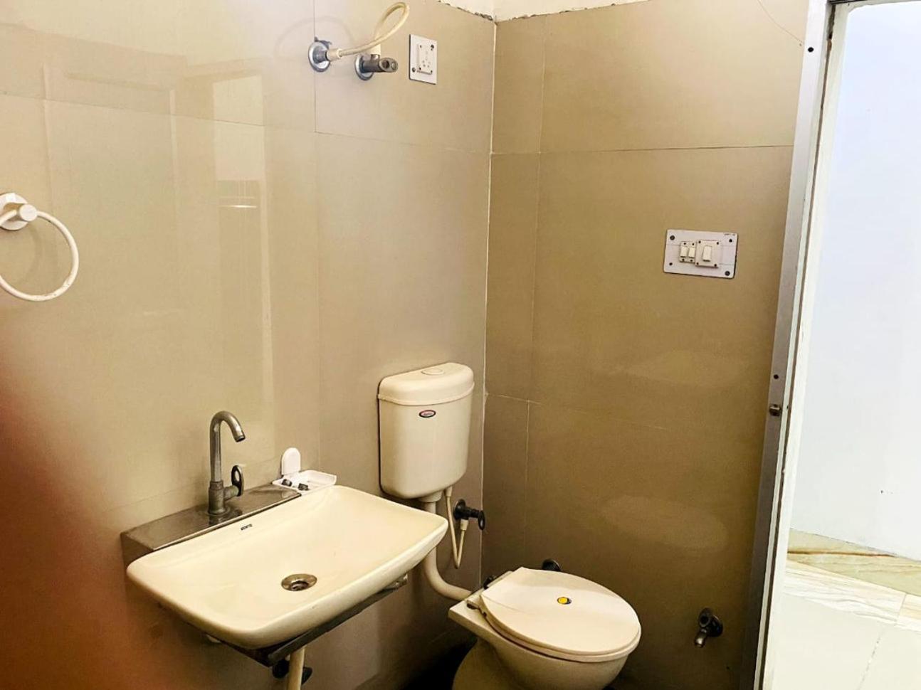 G G Multi Complex Hotel มีรัท ภายนอก รูปภาพ