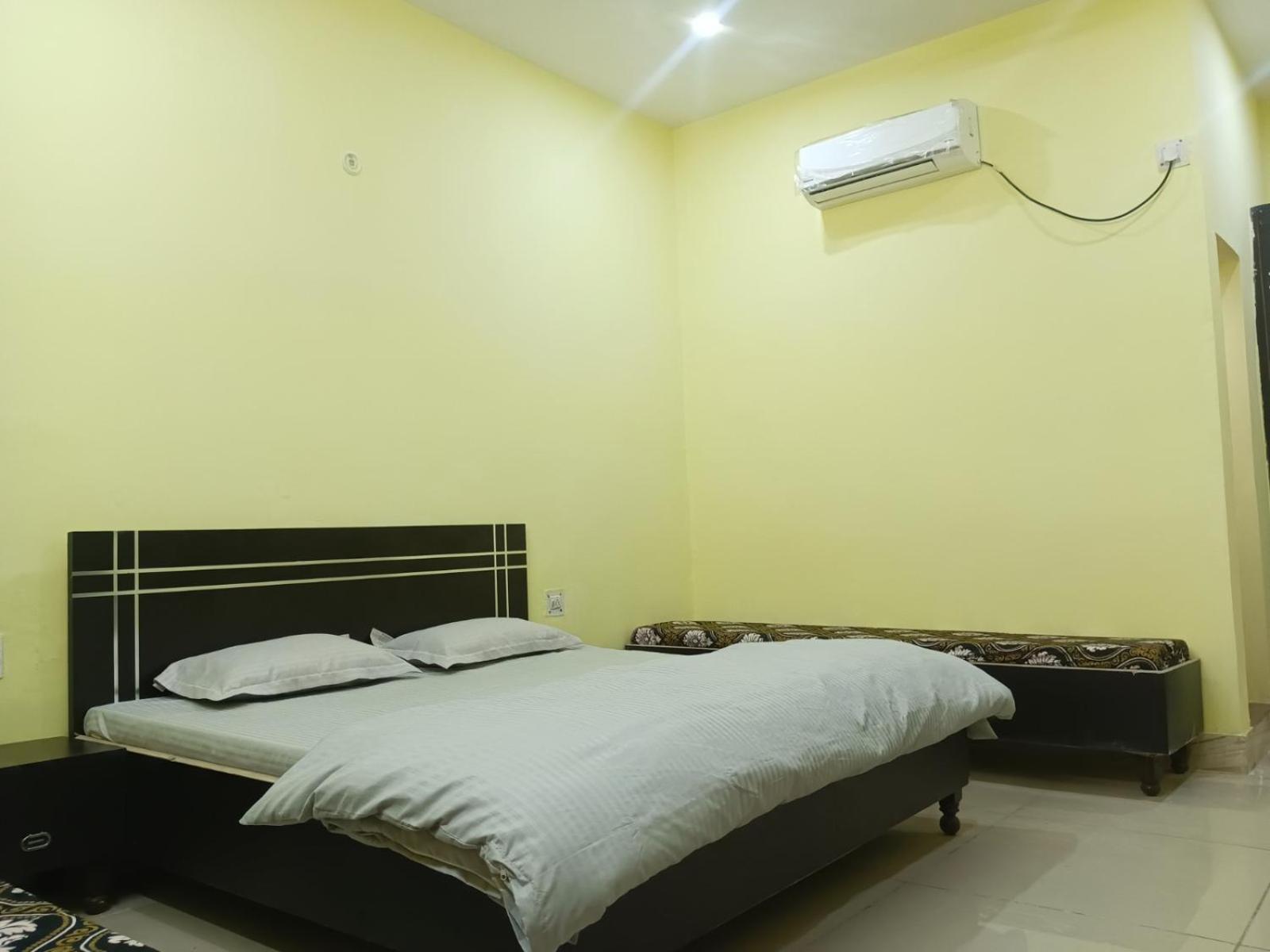 G G Multi Complex Hotel มีรัท ภายนอก รูปภาพ